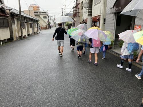 武闘派組織の元ヤクザが 今は子供のために旗振りで子供たちを見守る理由 ニコニコニュース