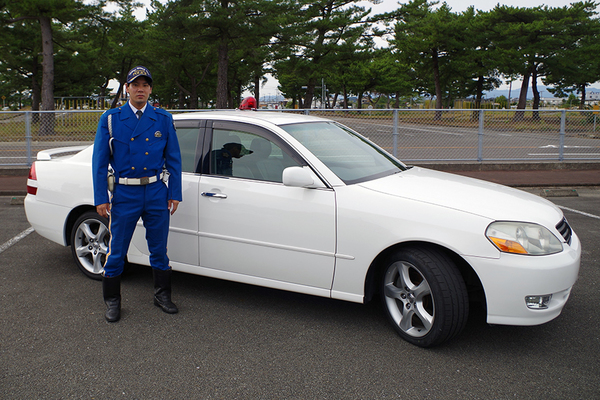 覆面パトカーに見えない 約年運用の宮崎県警 マークii が引退へ ニコニコニュース