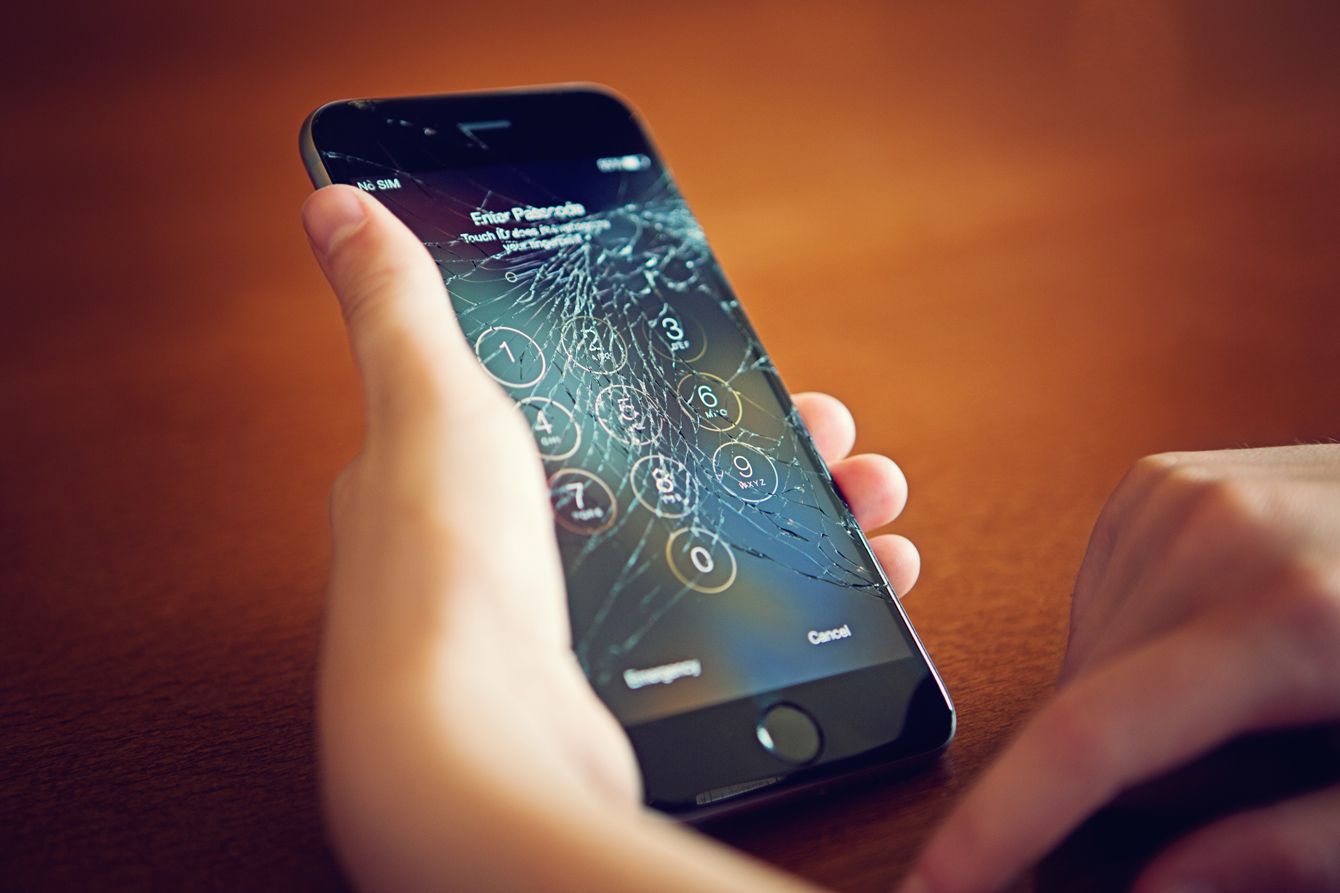 バキバキに割れたスマホを平気で使う 天才肌 3人の納得の言い分 ニコニコニュース
