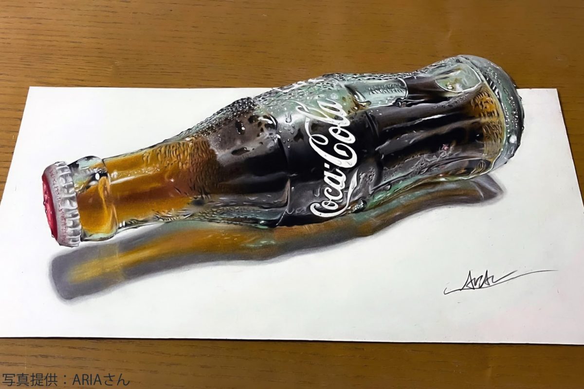 どう見ても本物のコーラ瓶 じつは色鉛筆で描いた絵 描き方をネットや動画で学んだ ニコニコニュース