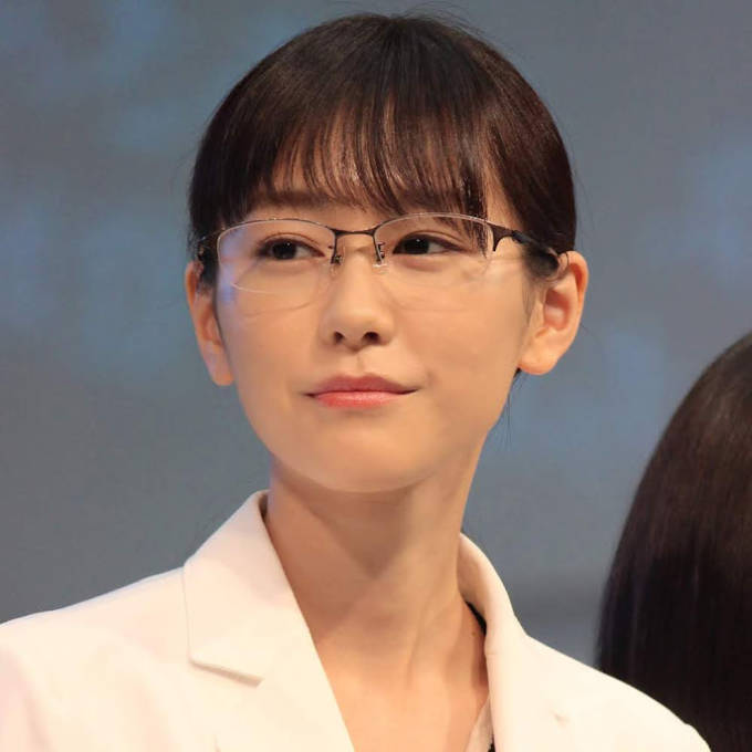 スタイル良すぎ 桐谷美玲 美肌のアップ マニッシュなデニムコーデに反響 かわいいママ まじ美人 ニコニコニュース