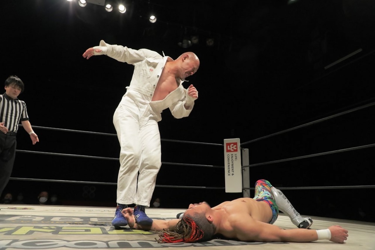 新井健一郎が飯伏プロレス研究所の前口太尊を撃破 いつまで俺をお客さん扱いするんだ ニコニコニュース