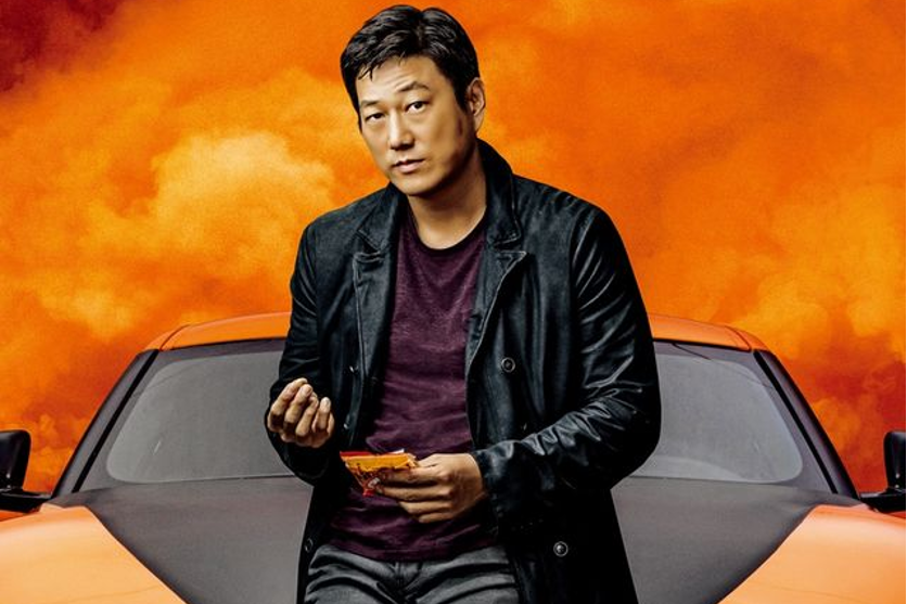 ワイルド・スピード登場人物「ハン」 劇中で食べていたのは「柿の種