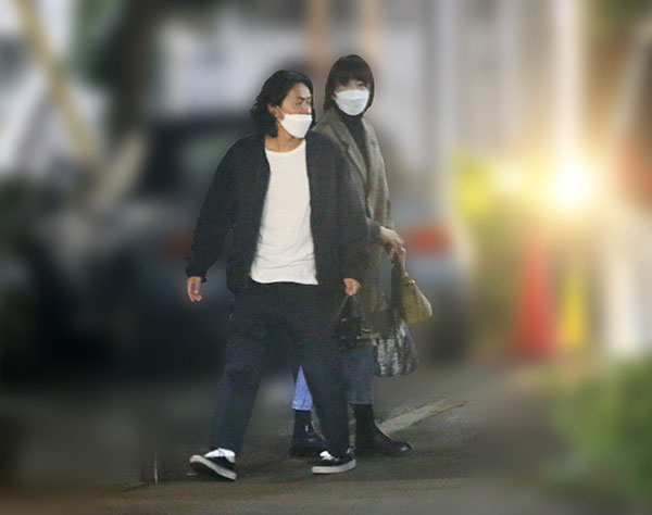 森田剛 愛車でりえの稽古場に V6解散2日後のラブラブお迎え現場 ニコニコニュース