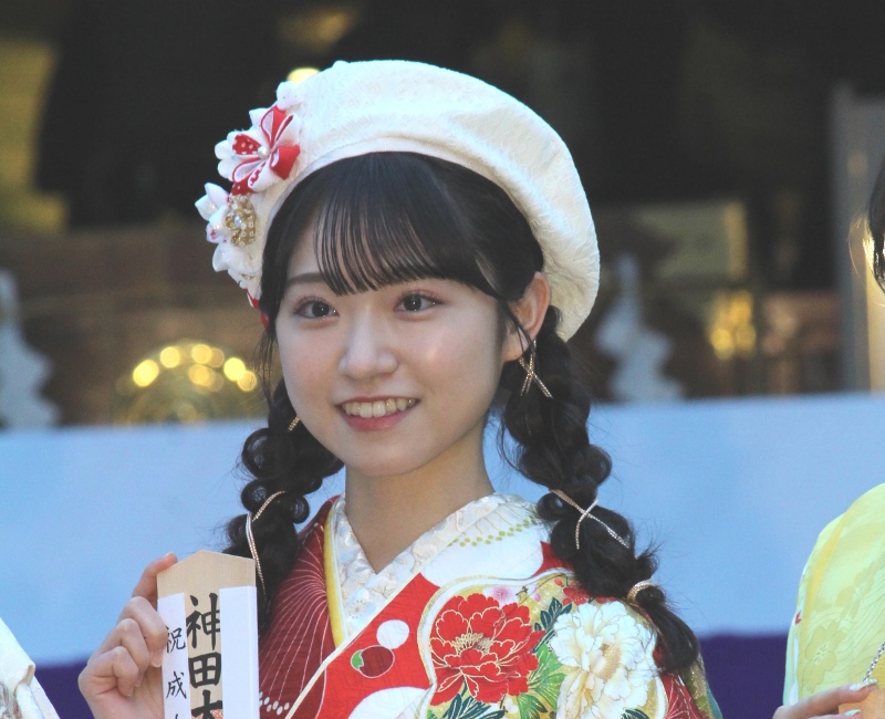 Akb48 山内瑞葵 失恋 ありがとう を思い出すベレー帽付振袖姿で成人式に 笑顔満開にできるように ニコニコニュース