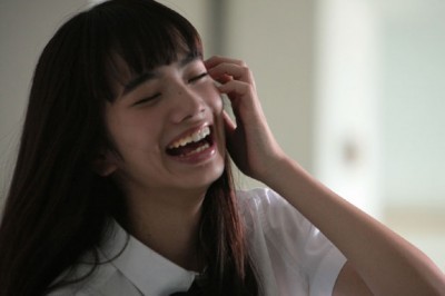 期待の新人 小松菜奈の美少女っぷりとガチ変顔のギャップがすごい 渇き の新ビジュアルが先行解禁 ニコニコニュース