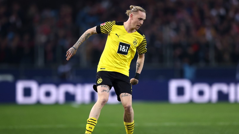 世界で大バズリ ドルトムント選手へのガン飛ばし幼女 実は男児だった ニコニコニュース