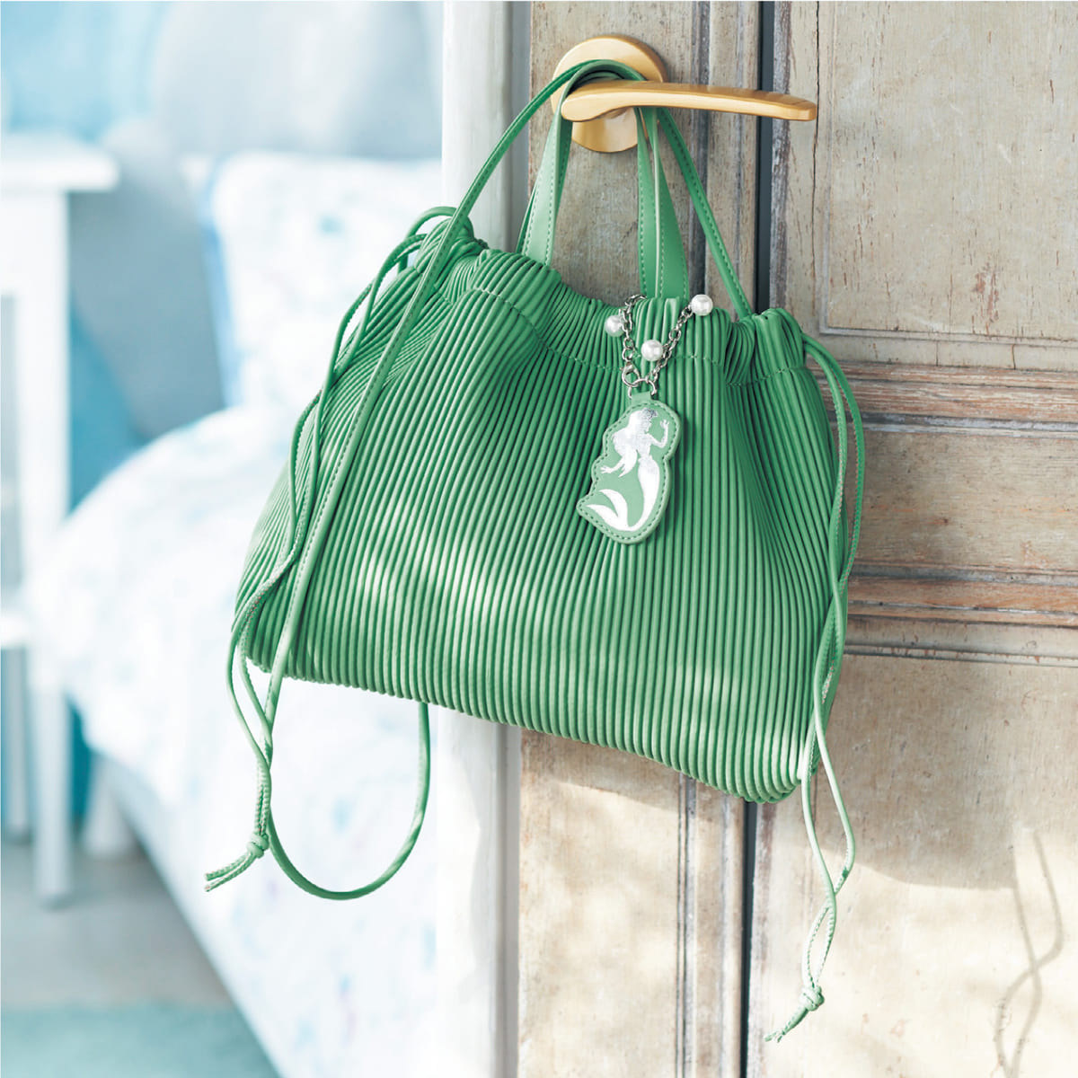 貝をイメージしたアリエル柄 ベルメゾン ディズニー リトル マーメイド プリーツショルダーバッグ ニコニコニュース