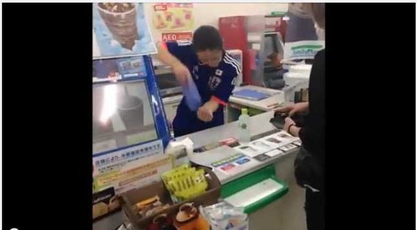 大須のファミマ店員 加藤さん のキレッキレ接客動画100万回再生近くの人気 ニコニコニュース