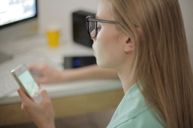 命の危険も スマホにカバー がngな理由をメーカーに聞いた ニコニコニュース