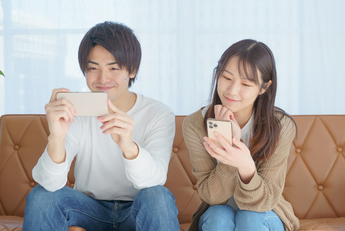 「スマホ依存度」、男性と女性、どちらが高い？ 2000人超に聞いた ニコニコニュース 6489