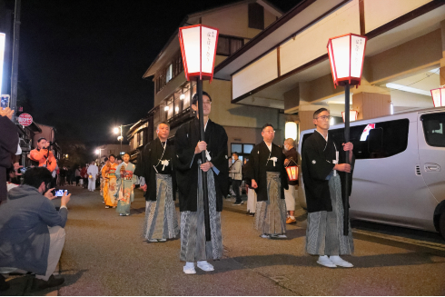アニメに登場する架空の祭りを現実に開催し 今年で10回目 石川 湯涌温泉 湯涌ぼんぼり祭り が継続できた理由とは ニコニコニュース