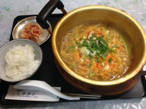 韓国料理店で出す 辛ラーメン定食 が手抜き過ぎな上に680円 ニコニコニュース