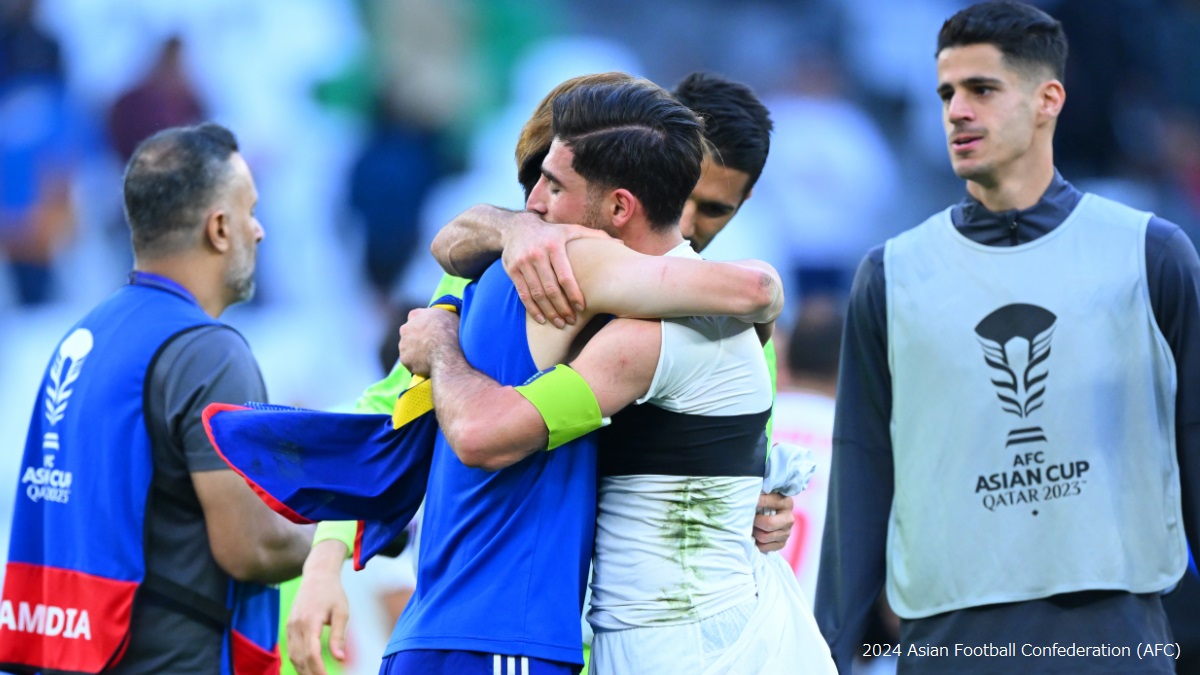 「日本対イラン戦で最も感動的な場面」アジアカップ敗退で涙の上田綺世をイランFWジャハンバフシュが抱きしめたワケ ニコニコニュース