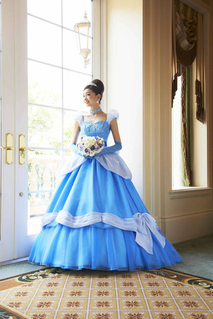 シンデレラに憧れて 東京ディズニーランドのシンデレラ城で結婚式 ニコニコニュース シンデレラに憧れて 東京ディズニーランドのシンデレラ城で結婚式 ニコニコニュース