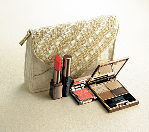 ルナソルから 大人の魅力を演出してくれるサマーキットが限定発売 ニコニコニュース