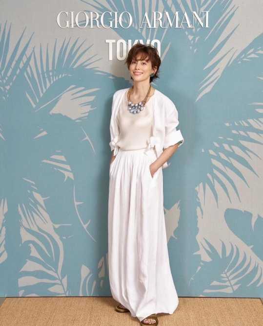 ”さすがの美しさ桁違い”米倉涼子、夏らしいホワイトコーデ披露 | ニコニコニュース