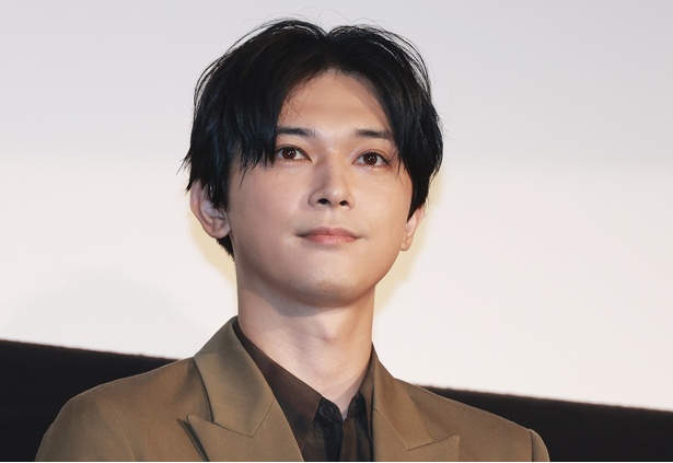 吉沢亮、父親役・今井彰人との年齢差に驚き「さっき初めて知った衝撃の事実でした」 | ニコニコニュース