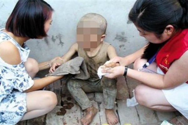 これはひどい 中国で豚と一緒に育てられた少年が発見される ニコニコニュース