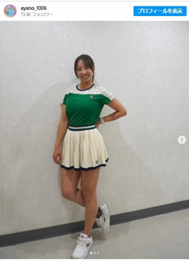 SNSで話題の“テニス美女”園田彩乃、ミニスカウェア姿に反響
