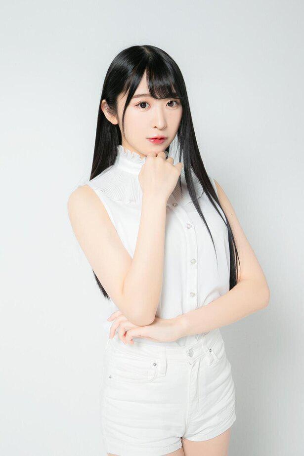 両太ももの間に浮き出る“根元”ライン…真島なおみ、ブルマ体操着が強調する付け根姿に「えちえち」 | ニコニコニュース