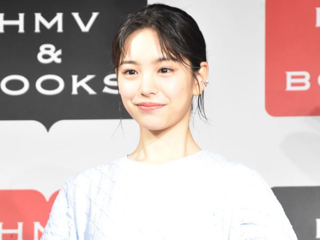 當真あみ、撮影中のかわいすぎる様子に反響「もう天使やん」 | ニコニコニュース