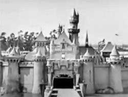 1955年、世界初となる米ディズニーランドのオープニング映像