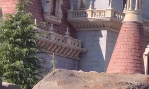 TDL『美女と野獣』城にガストン影出現