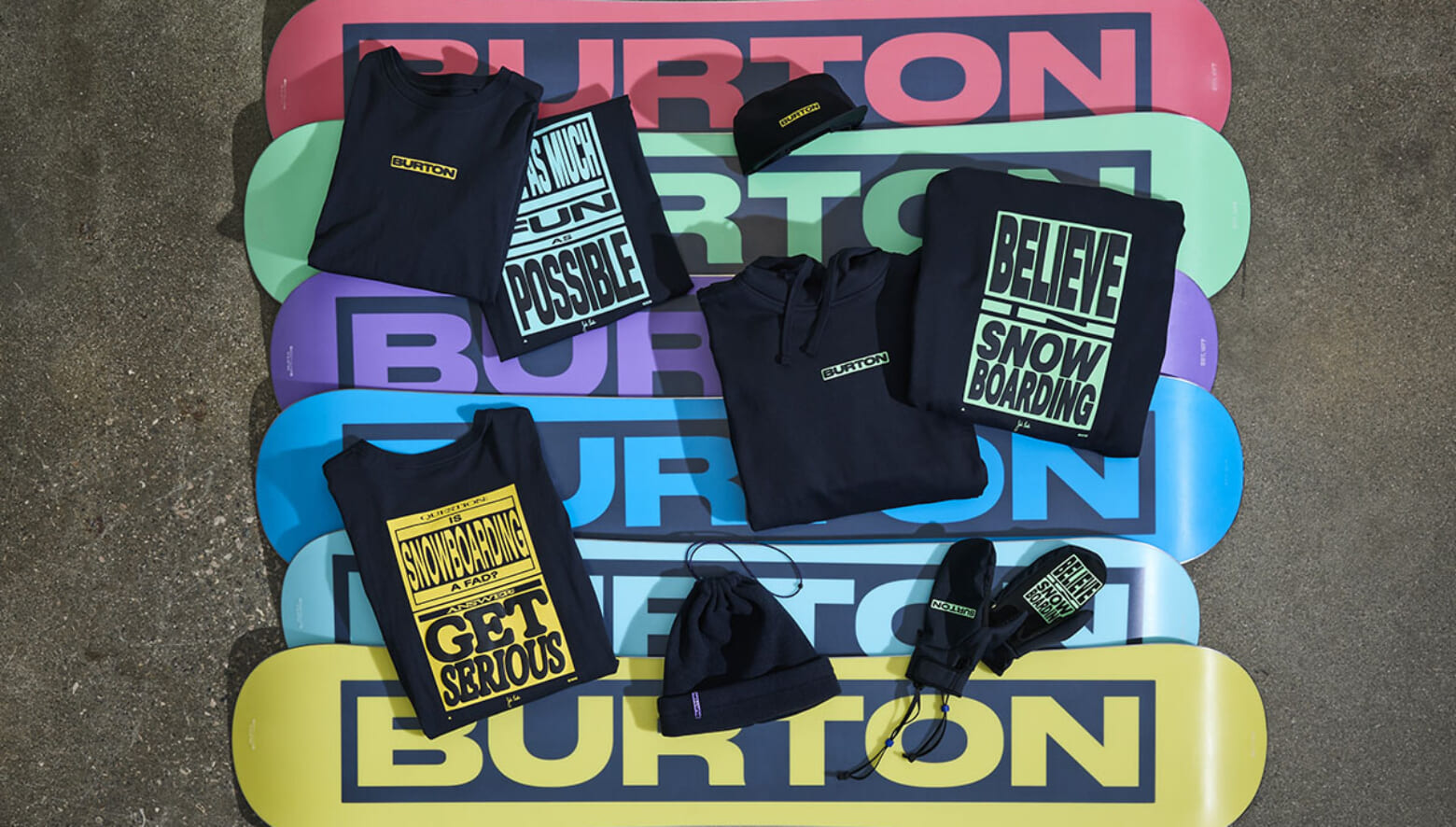 バートンから、過去のカタログの象徴的な“名言”グラフィックが刻まれた