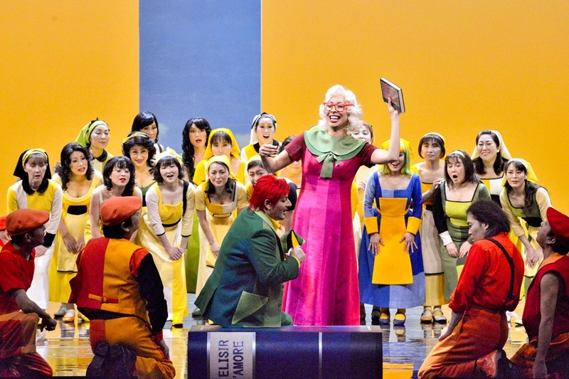 オペラ「愛の妙薬」が新国立劇場で上演