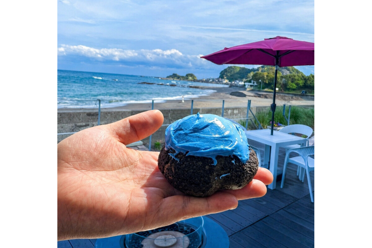 千葉・鴨川の絶景を「青いシュークリーム」で楽しむ新体験