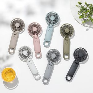 アロマ機能付きハンディファンで魅力倍増！