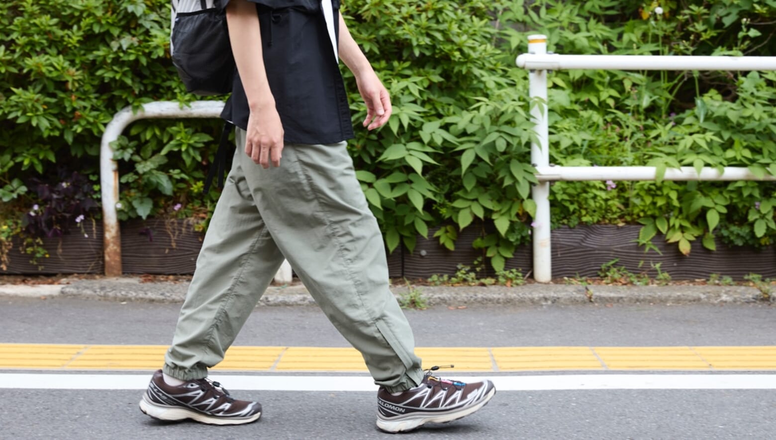 人気ブランド、迷迭香を代表するパンツへGO OUTがカラー別注