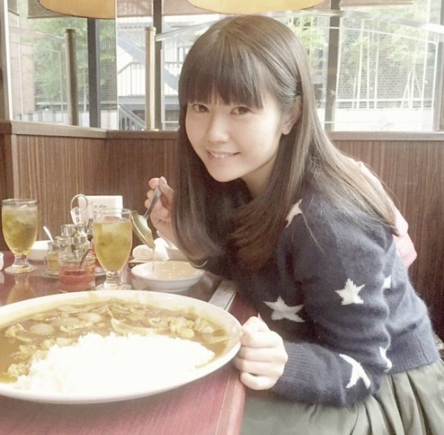 声優 竹達彩奈 大皿カレーを前にニッコリ 量がおかしいよ ファン驚愕 ニコニコニュース
