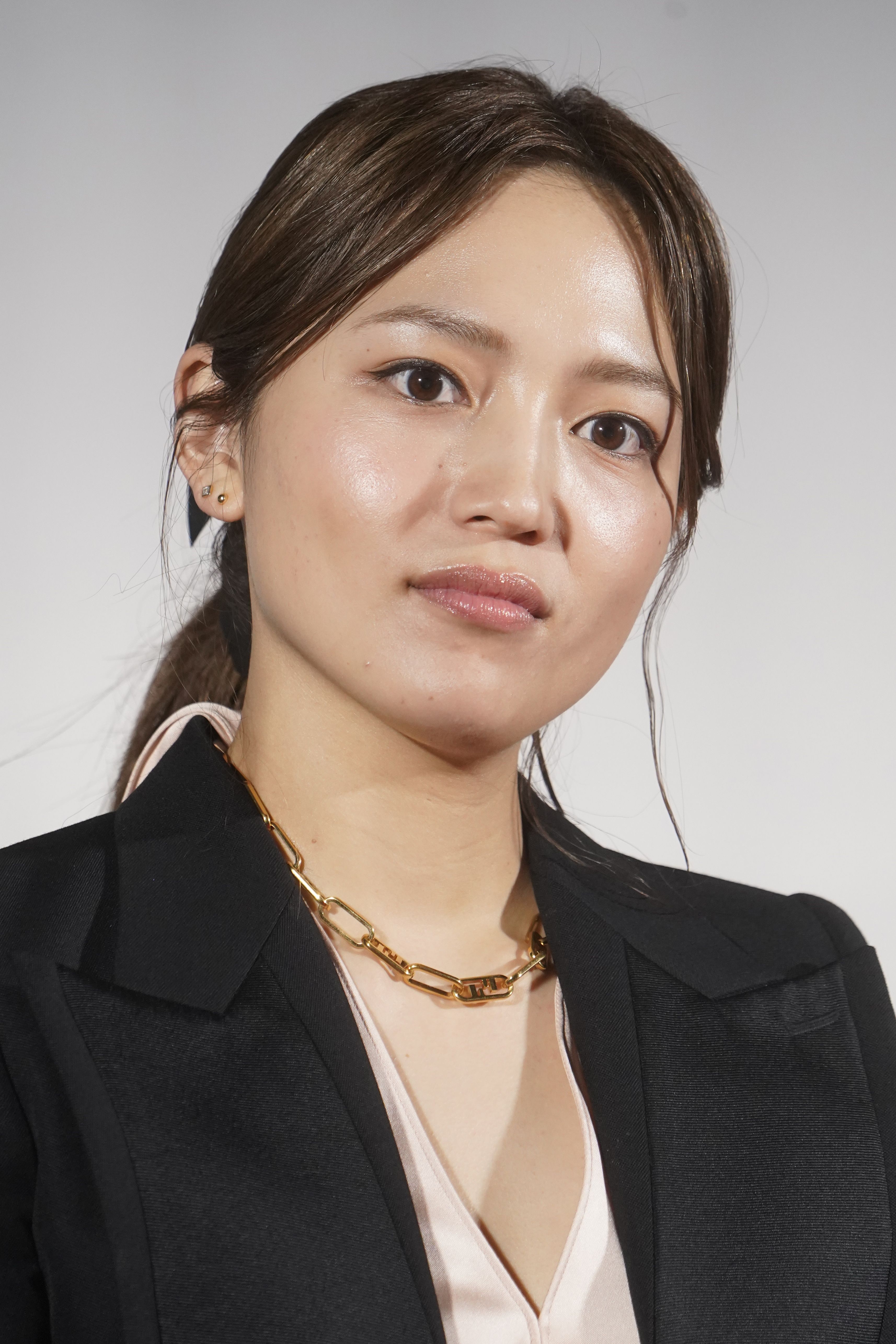 「都内でもドライブデート。結婚は…」川口春奈（31）＆板倉滉（29）が真剣交際 「川口さんはオランダまで会いに」 | ニコニコニュース