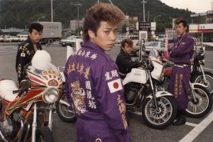 亡き父の遺品整理で“目を疑う写真”を発見。母親を問い詰めたら「信じ
