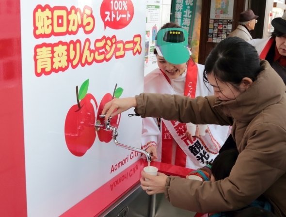 青森では水道から りんごジュース が 夢の蛇口 新青森駅に限定登場で反響 ニコニコニュース