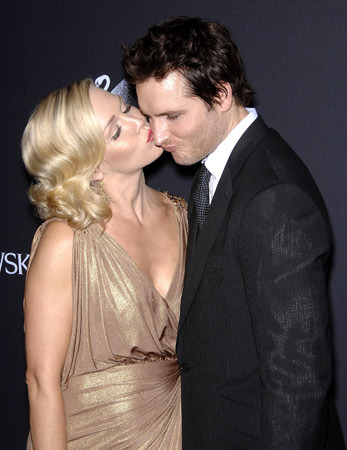 トワイライト のイケメン俳優ピーター ファシネリ 11年間連れ添った ビバヒル 女優と離婚 ニコニコニュース