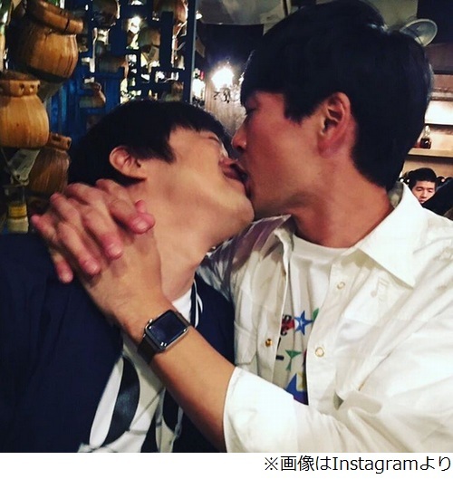劇団ひとりが男と濃厚キス連発 バカリズムがinstagramに6枚連投 ニコニコニュース