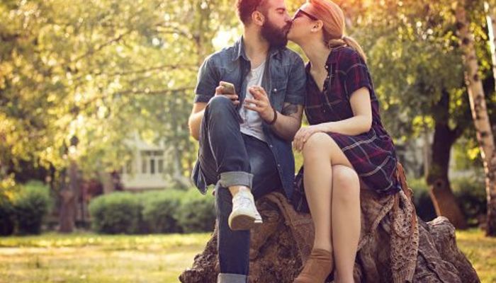 ファーストキスの場所はどこがいい 大学生が実際にキスした場所5選 ニコニコニュース