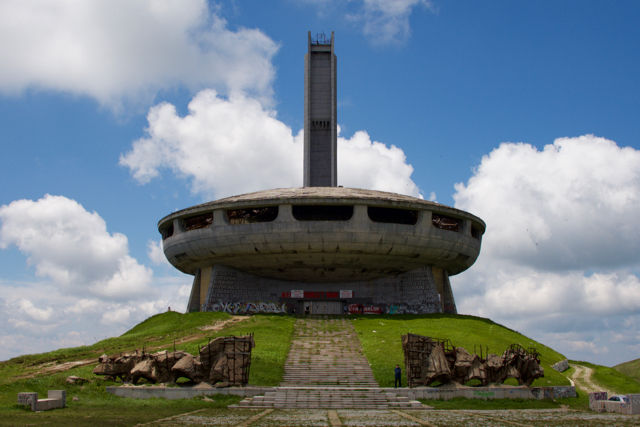 東欧に残るブルガリア共産党の巨大廃墟に行ってみた ニコニコニュース