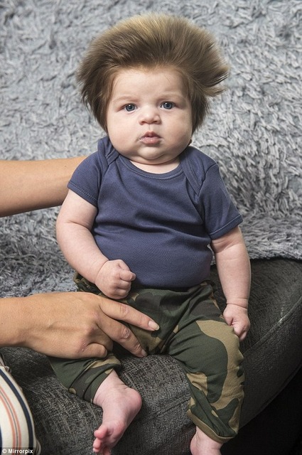 剛毛すぎ 生後９週間の赤ちゃんの髪の量がやばすぎると話題に ニコニコニュース
