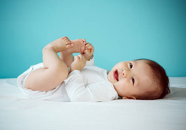 医師監修 生後5ヶ月の赤ちゃんの発育目安 寝返りサインと離乳食のポイント ニコニコニュース