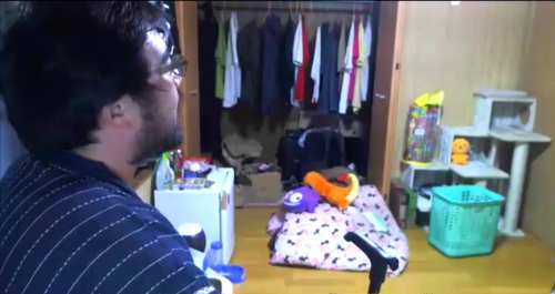 生放送配信者よっさんの父親が乱入して大騒ぎに 立ち上がり杖を武器にする ニコニコニュース