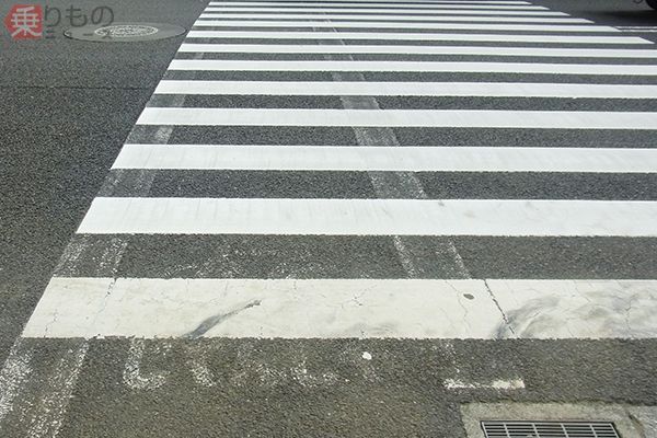 自転車横断帯 がクルマを惑わせる 横断歩道に併設のアレ 撤去進むワケ ニコニコニュース