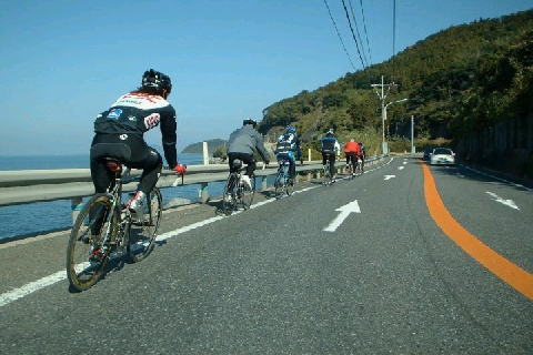 車道をトロトロ走る 自転車 が鬱陶しい クラクションや幅寄せしたらどうなる ニコニコニュース