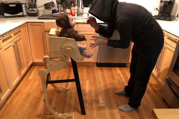 お父さんが手作りした木製ベビーチェアが スター ウォーズ 風でカッコいい ニコニコニュース