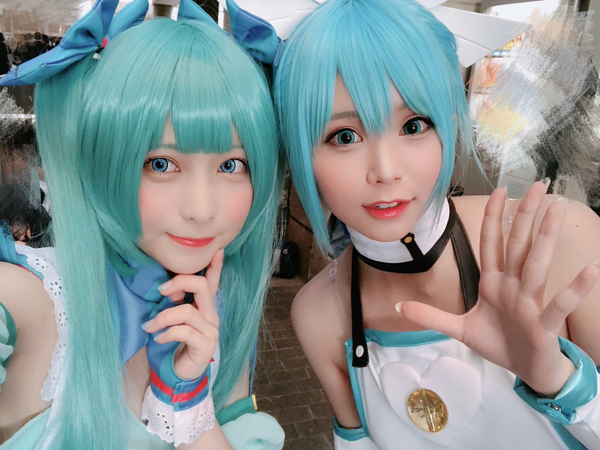 初音ミク 逢妻ヒカリ の最強ツーショット 話題のコスプレイヤー うらまる 五木あきらとのキュートなコスプレ姿を披露 ニコニコニュース