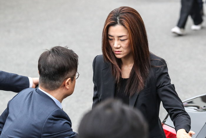 コップ姫 大韓航空のチョ ヒョンミン専務が警察に出頭しようやく謝罪 ナッツ姫の妹 ニコニコニュース