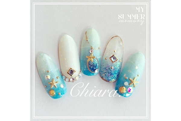 梅雨の時期にぴったり ブルーネイルで涼しげな指先を ニコニコニュース